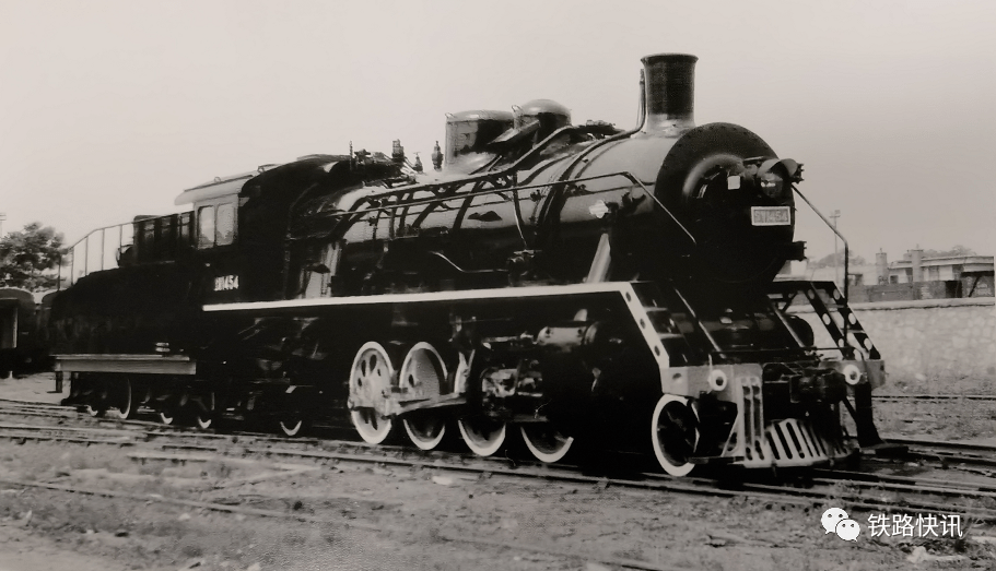 东方红号蒸汽机车图片