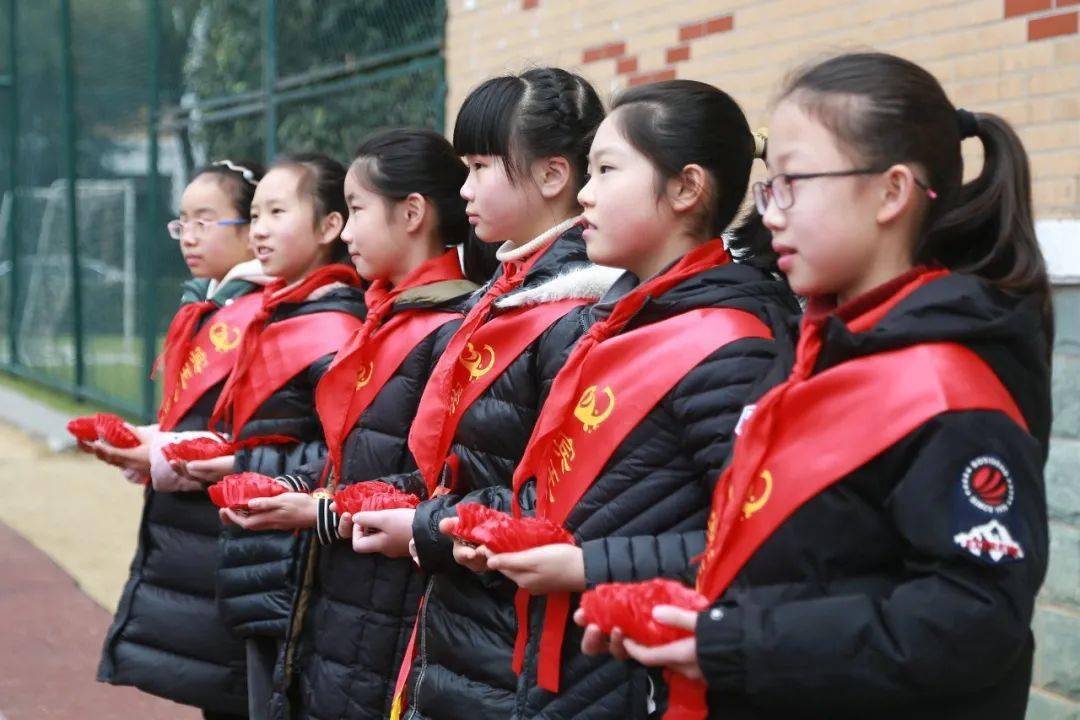 拼搏与成长铸就宾王荣耀记宾王小学2020年下学期颁奖礼