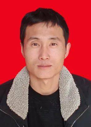 岳华村委副主任张杰支部委员,村委委员文永胜村委委员翟永彪妇女委员