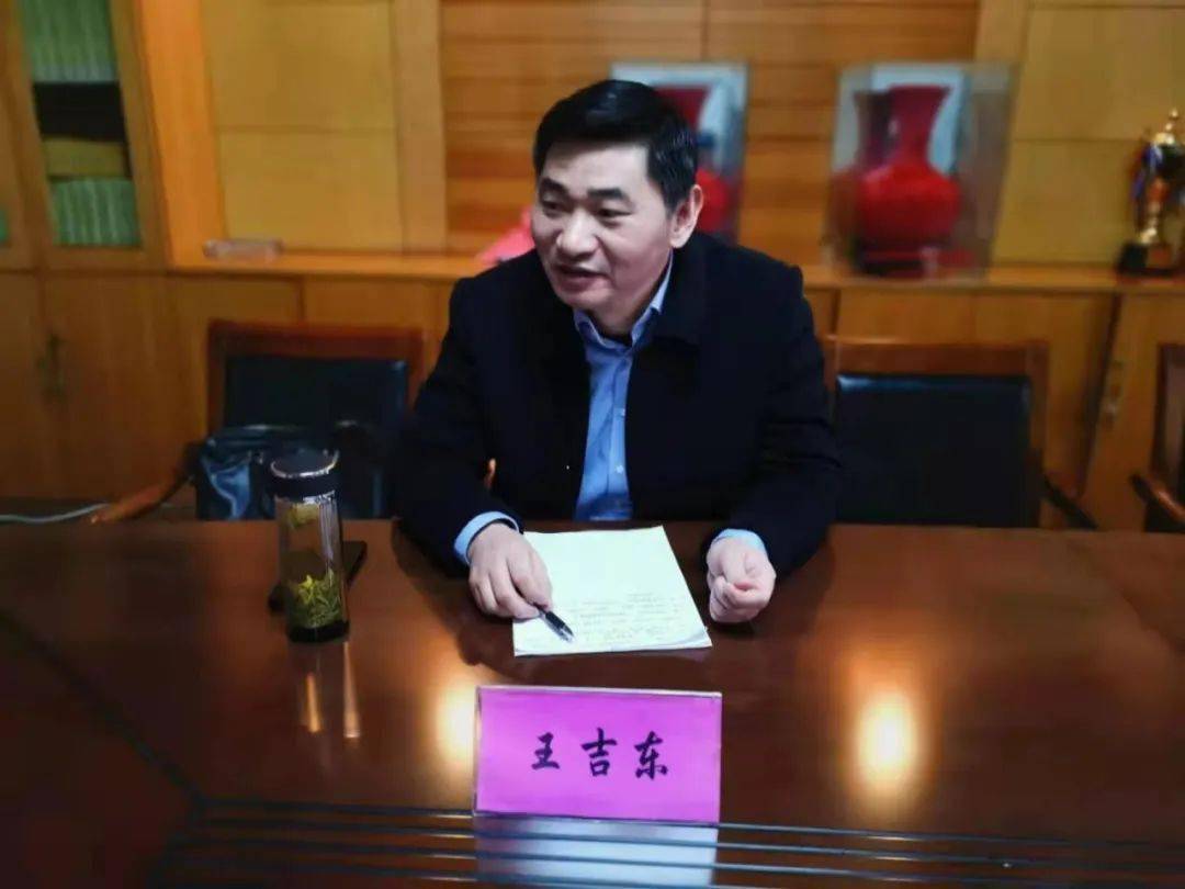 风清气正阔步向前我校召开2020年度校级领导班子民主生活会