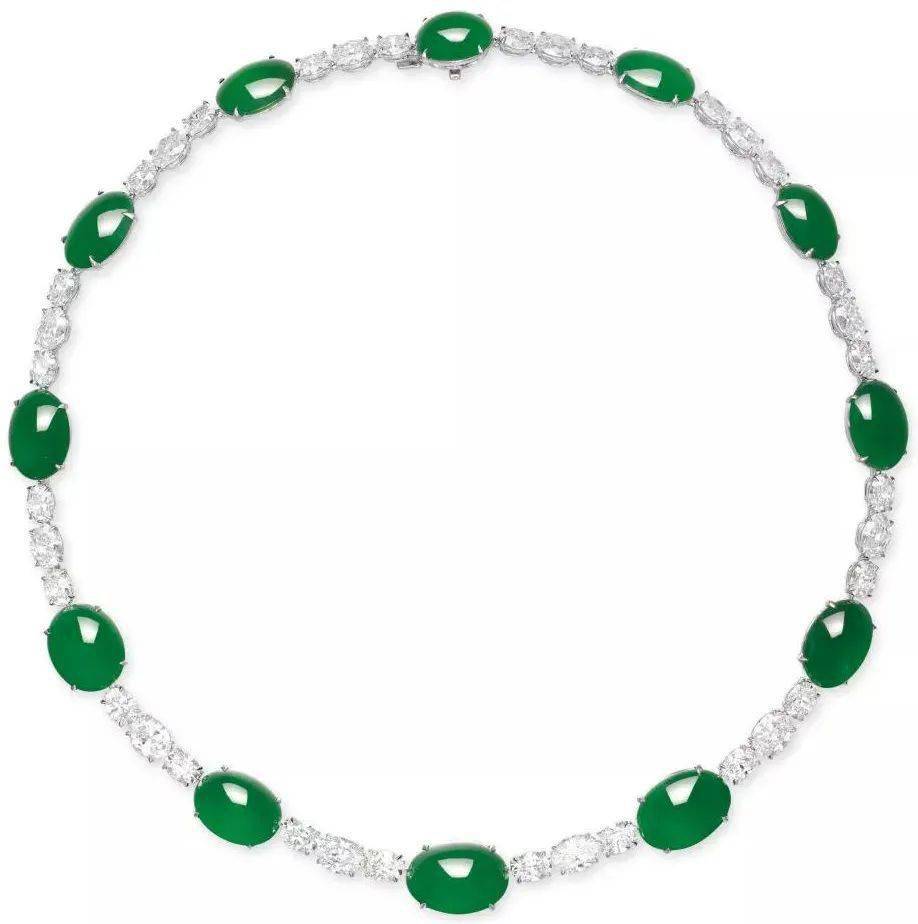 一只手镯5959万,一条项链9572.5万:历届拍卖会上的顶级翡翠集赏