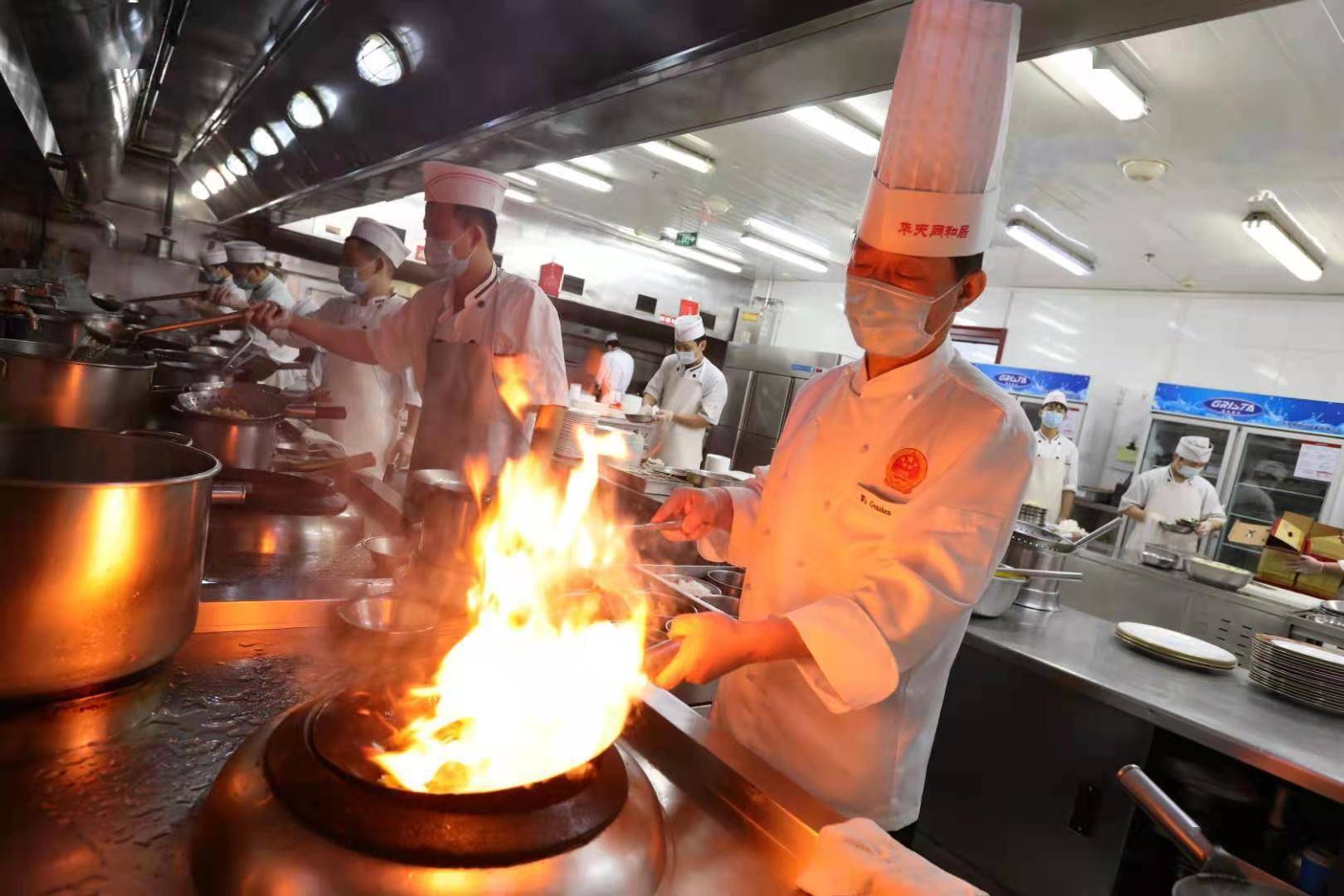 年夜饭打算怎么吃?实地探访北京餐饮后厨