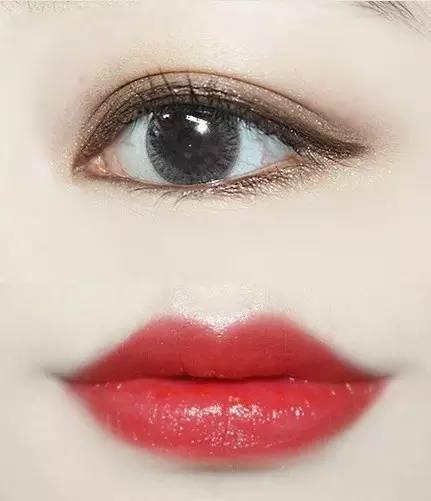 口红怎么搭配眼妆 de47911a0c074282a46bda301bf5a848.jpeg