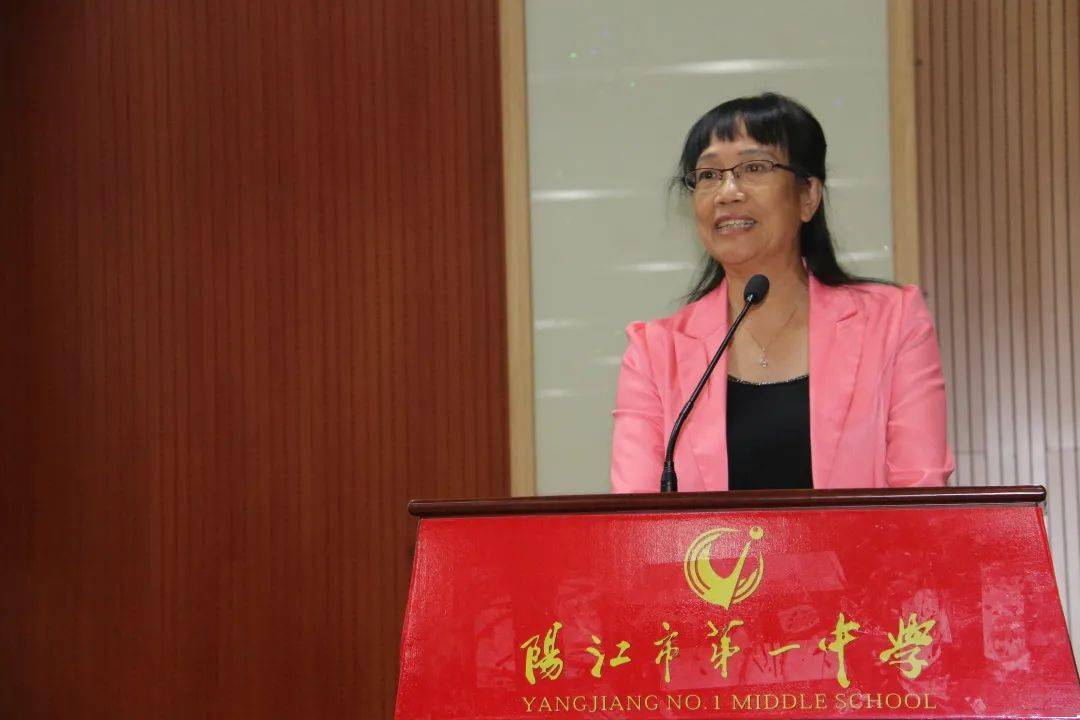 退休教师代表陈丽珍发言退休教职工代表黄玲发言五鸣谢1991届校友谭俭