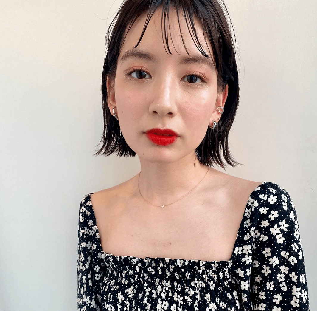 什么颜色的头发显得不油 b321b677e4cc45d197637b4be990822f.png