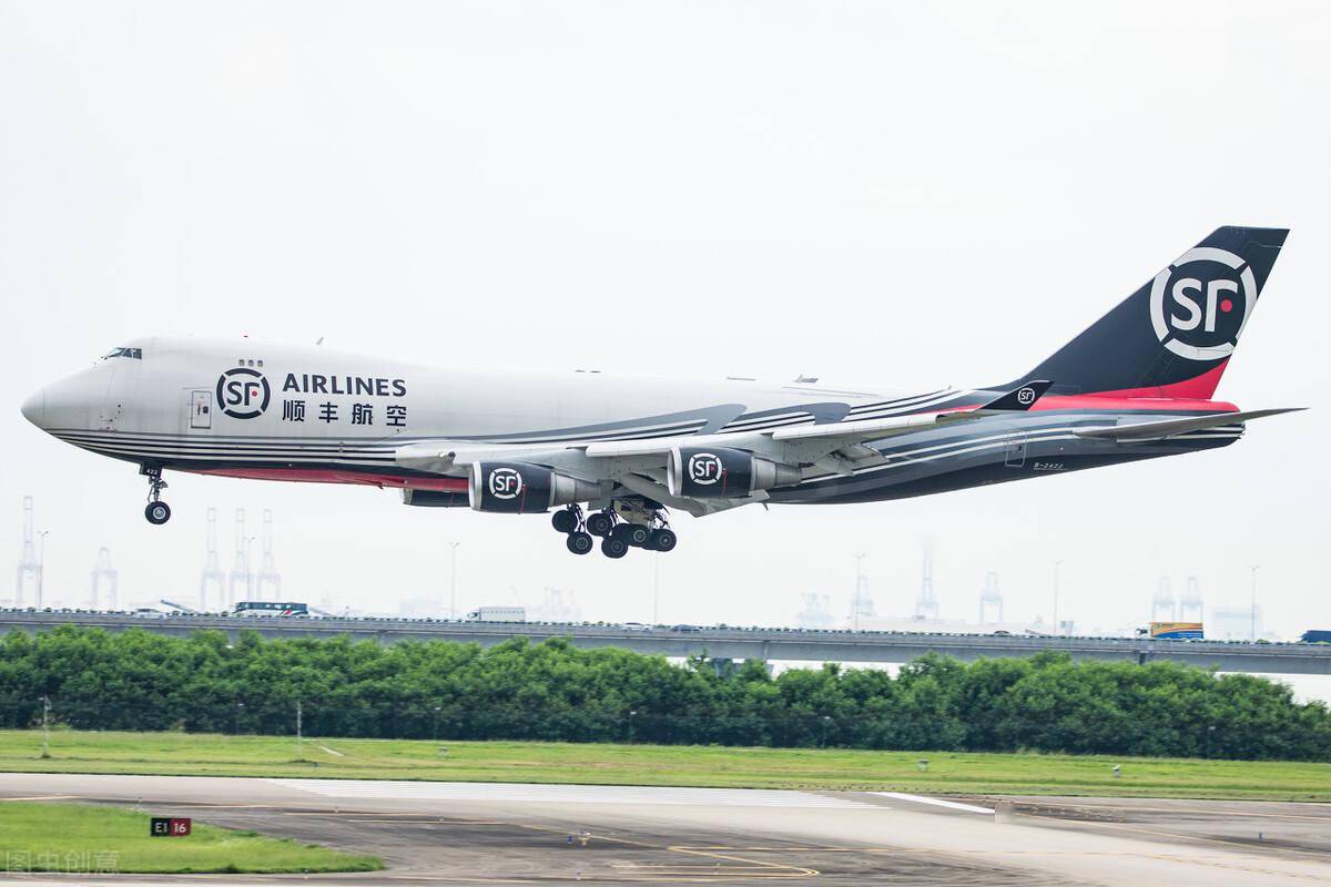 货运飞机场GDP_飞机场图片(3)