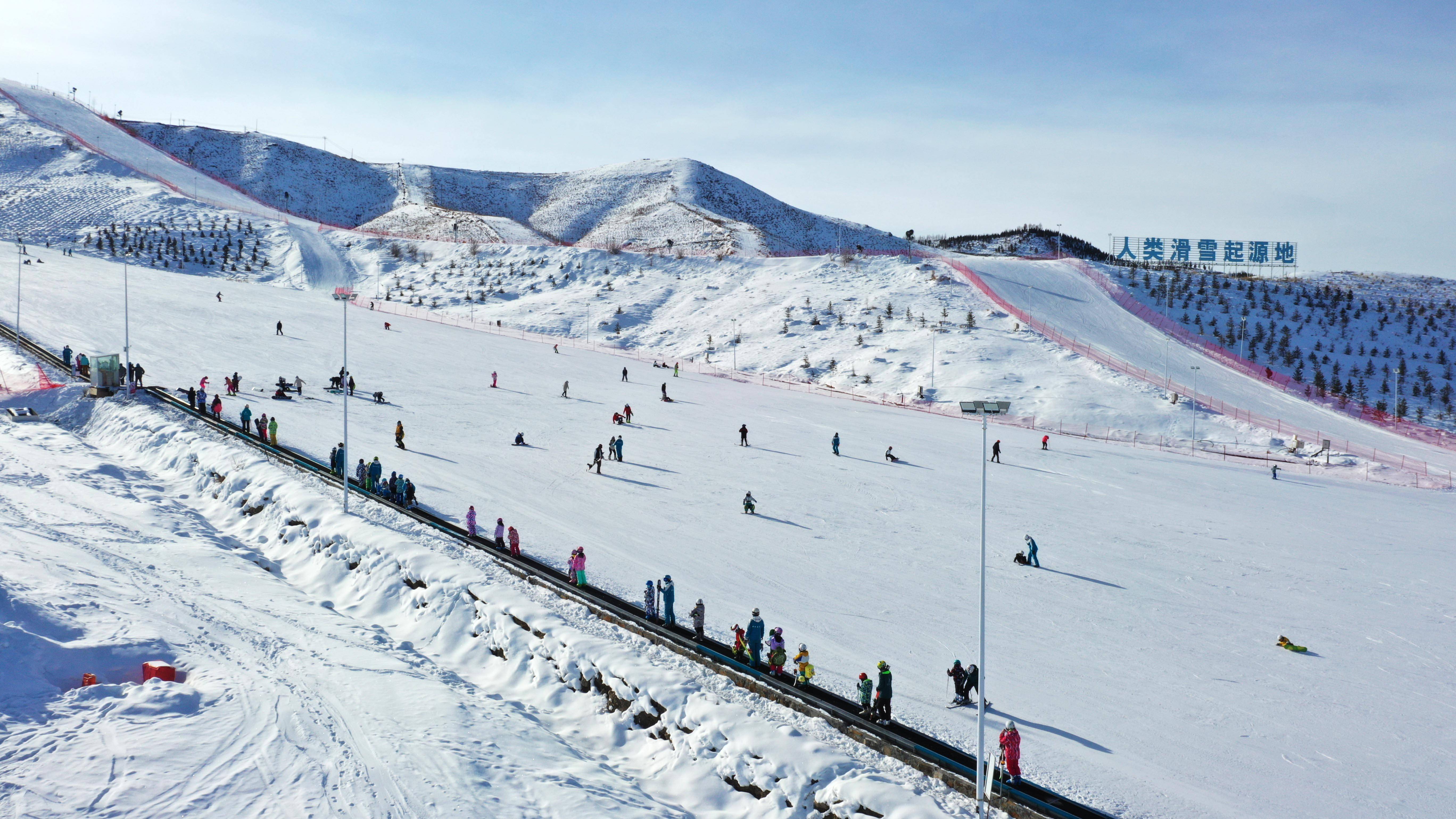 新疆阿勒泰雪场图片