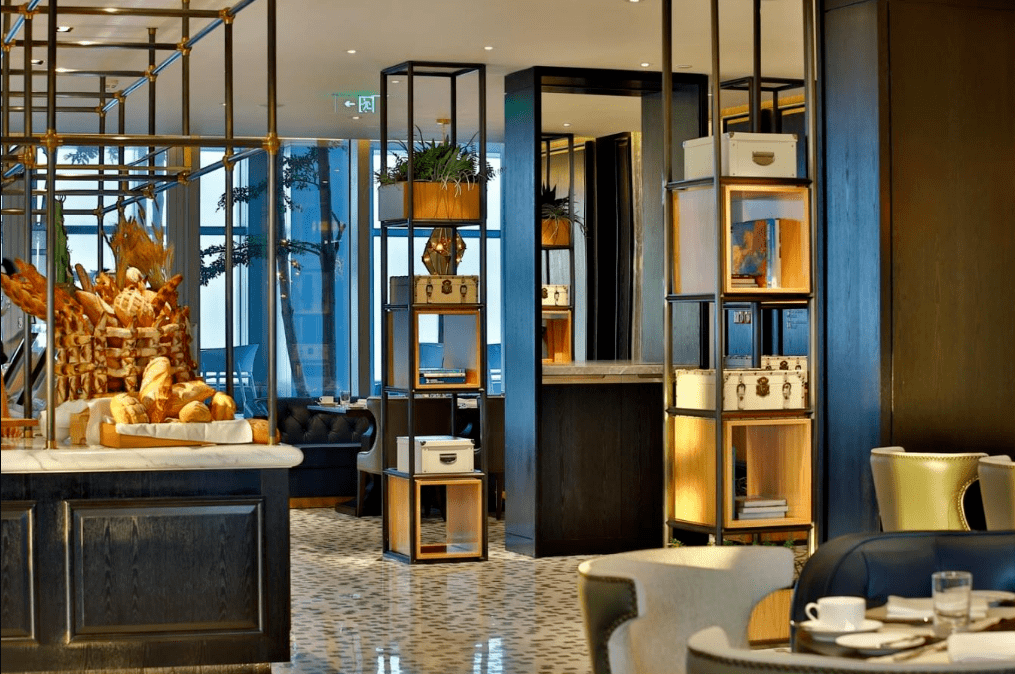 老板没有看错订罗浮宫58楼法国自助餐厅晚餐送豪华五星住宿自助早餐