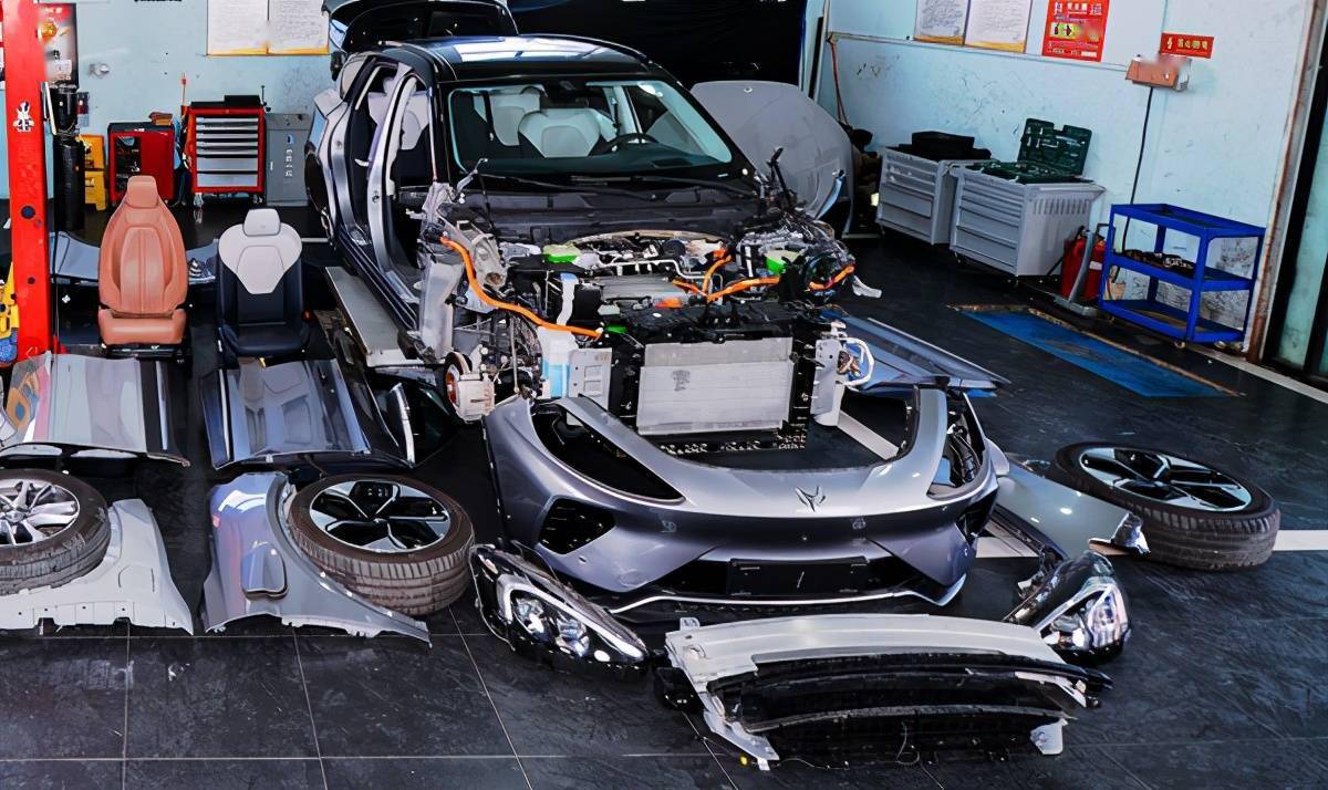 极狐阿尔法t蔚来es6拆车大比拼纯电suv内在差别这么大