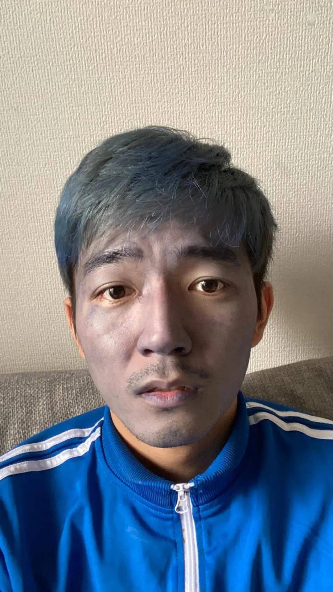 日本丁真把染发剂当洗面奶用后面如死灰涂粉底后闪闪发光好像还真有点