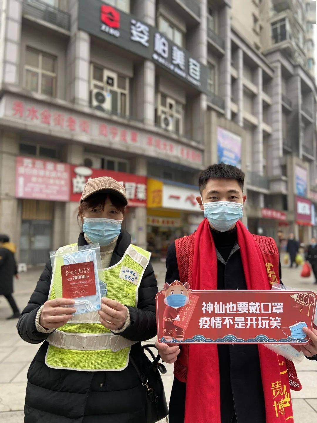 涪陵这2个美女在街头发口罩!只想告诉大家这件事