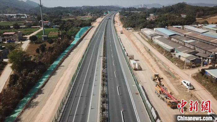深汕西高速改扩建工程全面进入架梁施工阶段