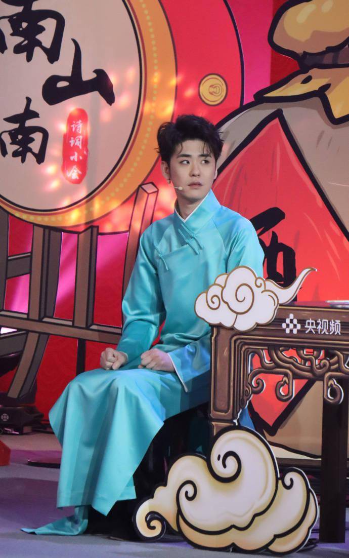 满身是福的张云雷帅气来袭邀你收看今日播出的中国诗词小会