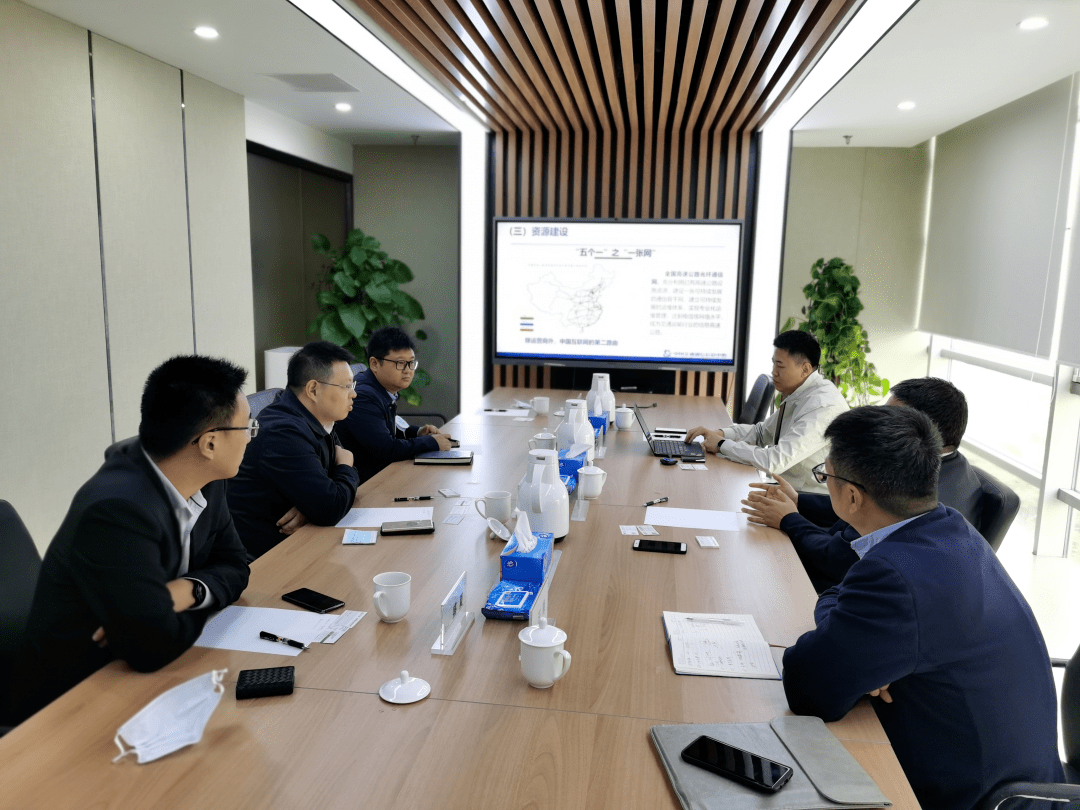 颛桥镇党委副书记,镇长李小山走访企业