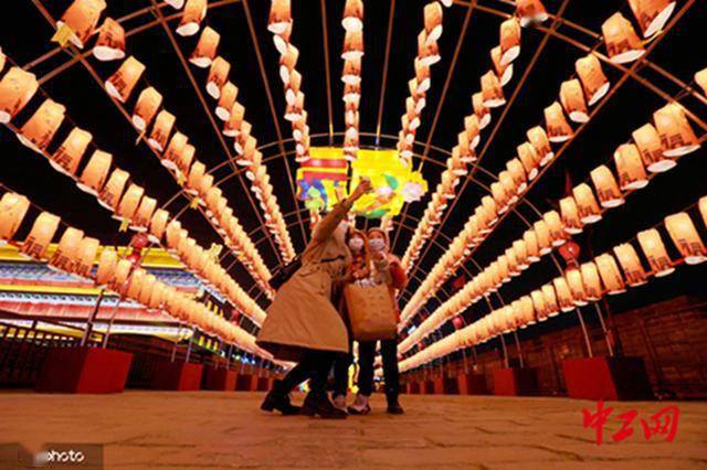 2021辛丑年西安城墙新春灯会正式“点灯”