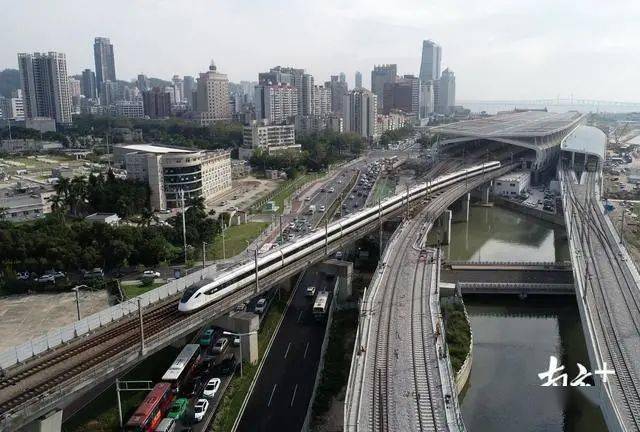 与此同时,珠海将推动香海大桥主线,兴业快线北段(西线),鹤港高速一期