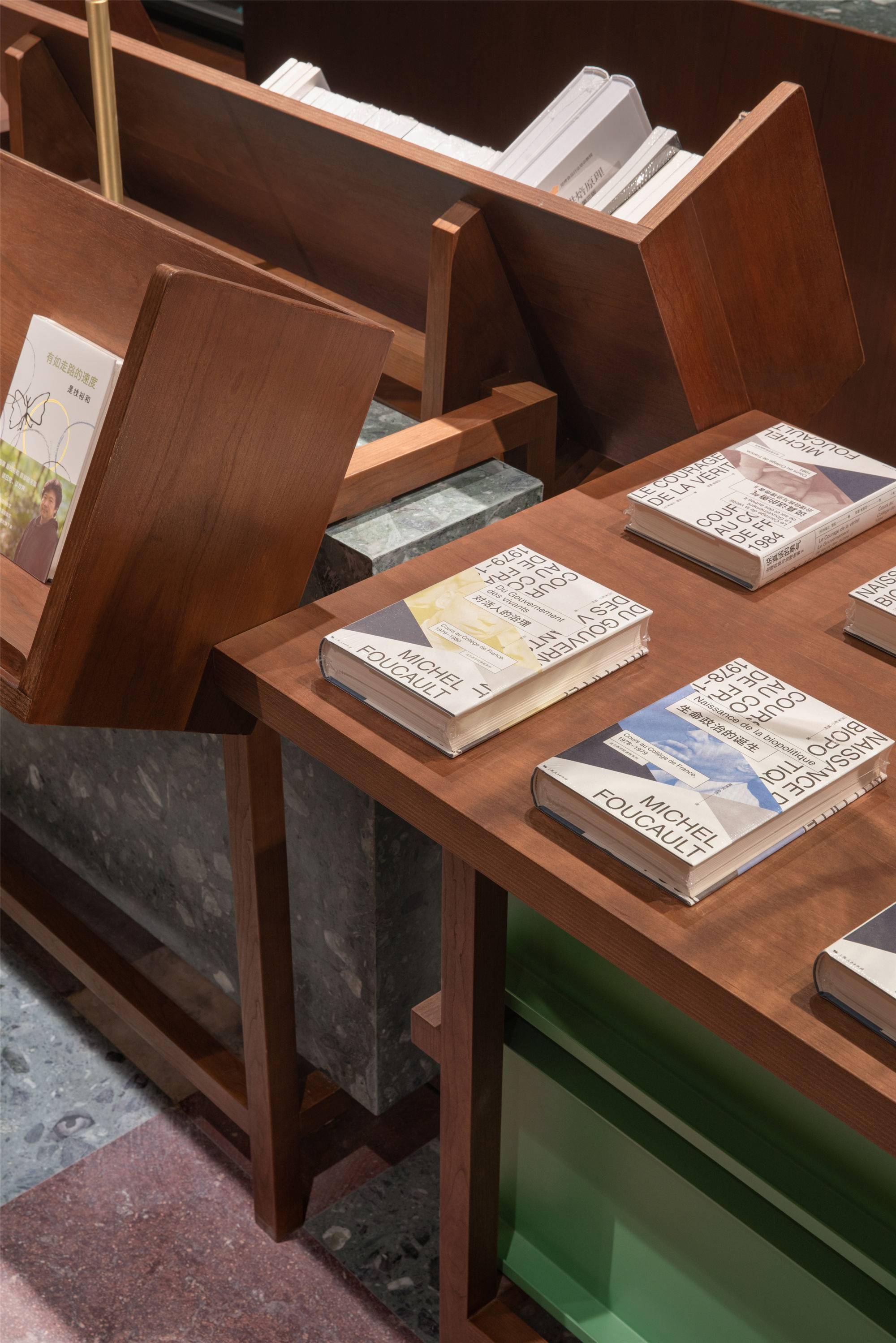 普通读者书店_书架