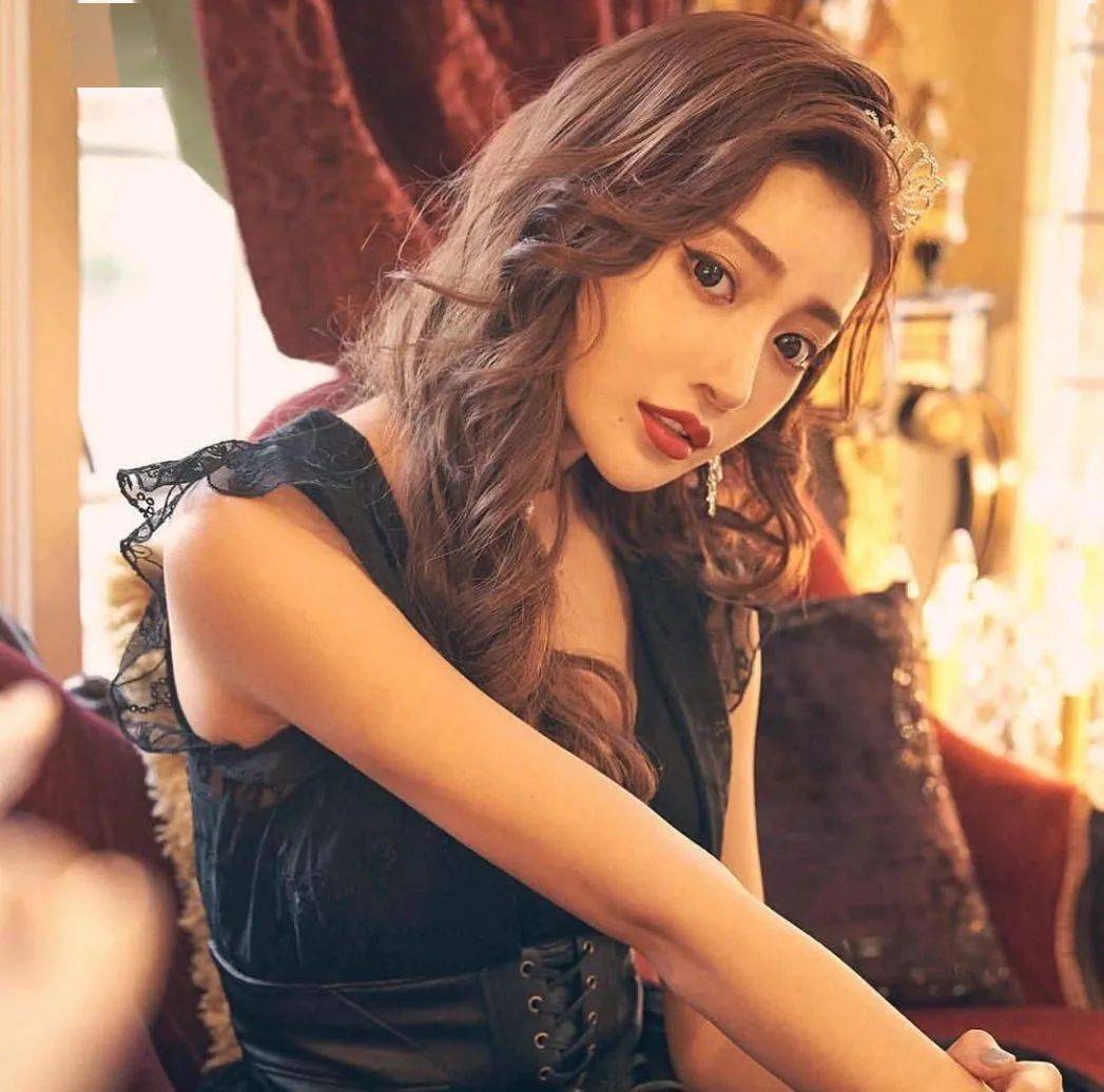 明日花老师在线收徒?新女优 "天花板"「潮流,身材」两不误?