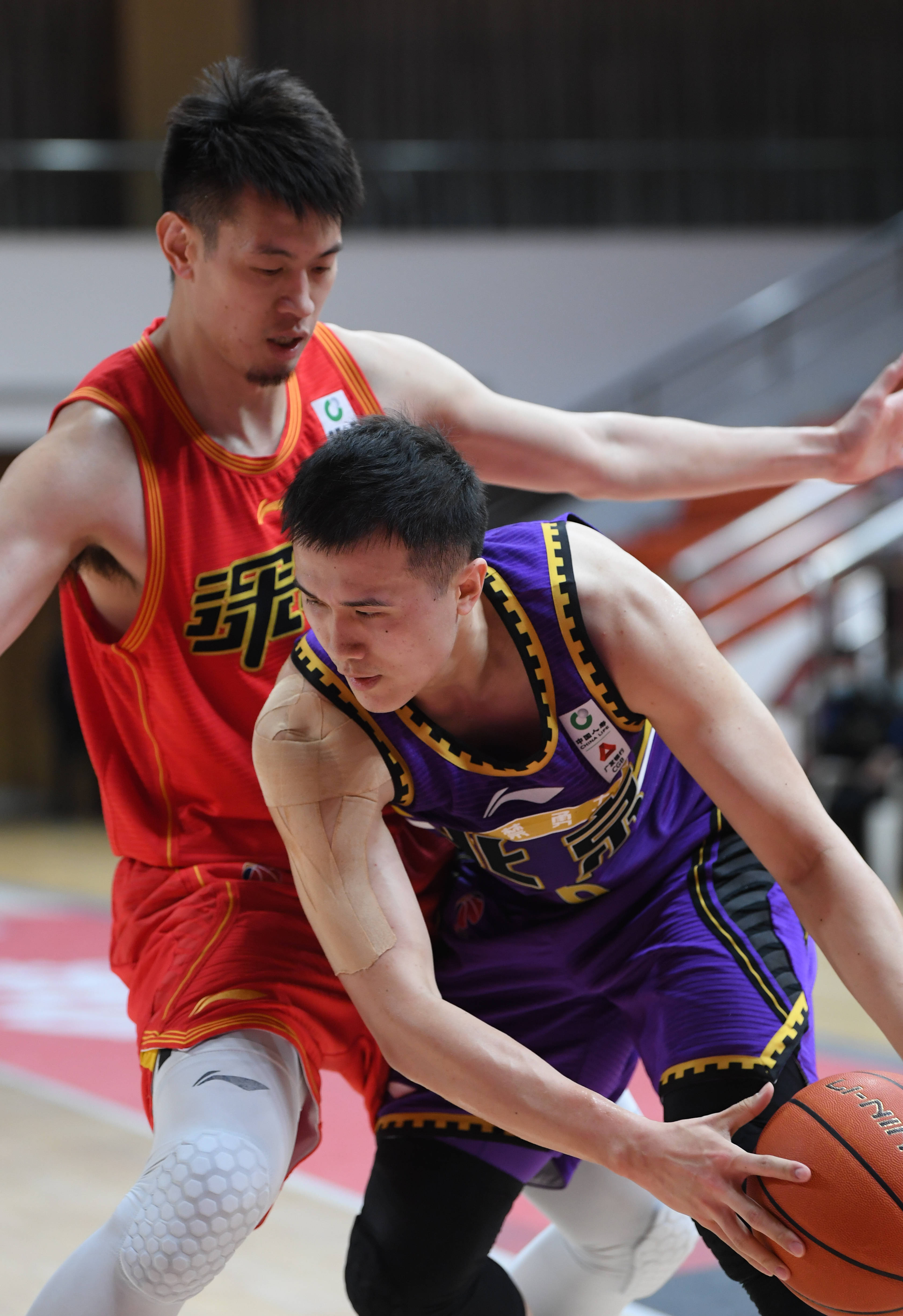联赛(cba)第二阶段第39轮比赛中,北京紫禁勇士队对阵深圳马可波罗队