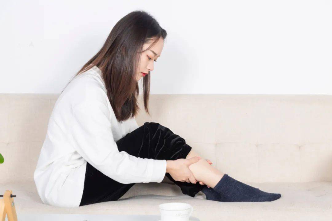 腿发凉,膝盖冷,用这个办法护膝,1分钟速热,让你从骨头里往外暖