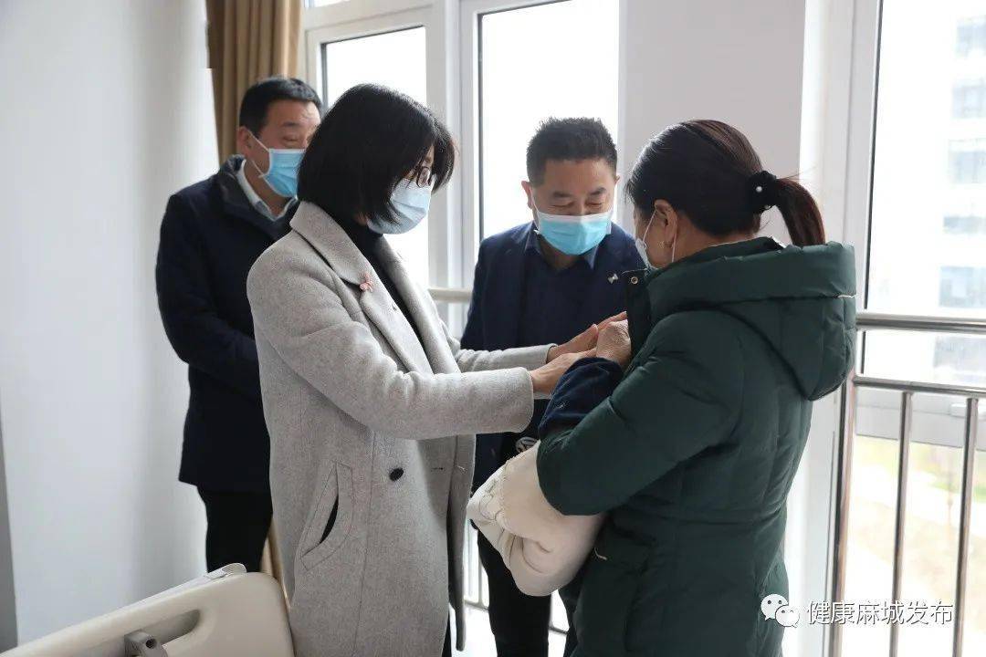 段晶到市人民医院开展节前走访慰问活动