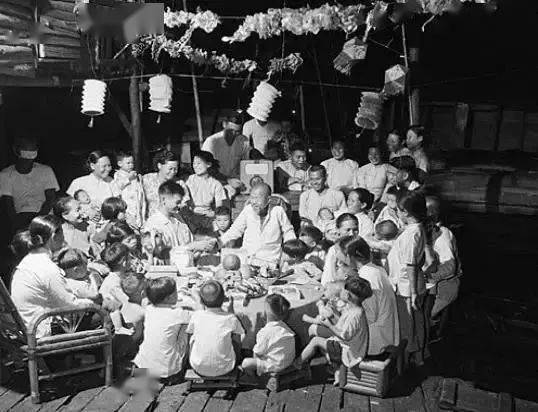 春节临近,给大家加点年味:上个世纪春节老照片,简单而珍贵!_年代