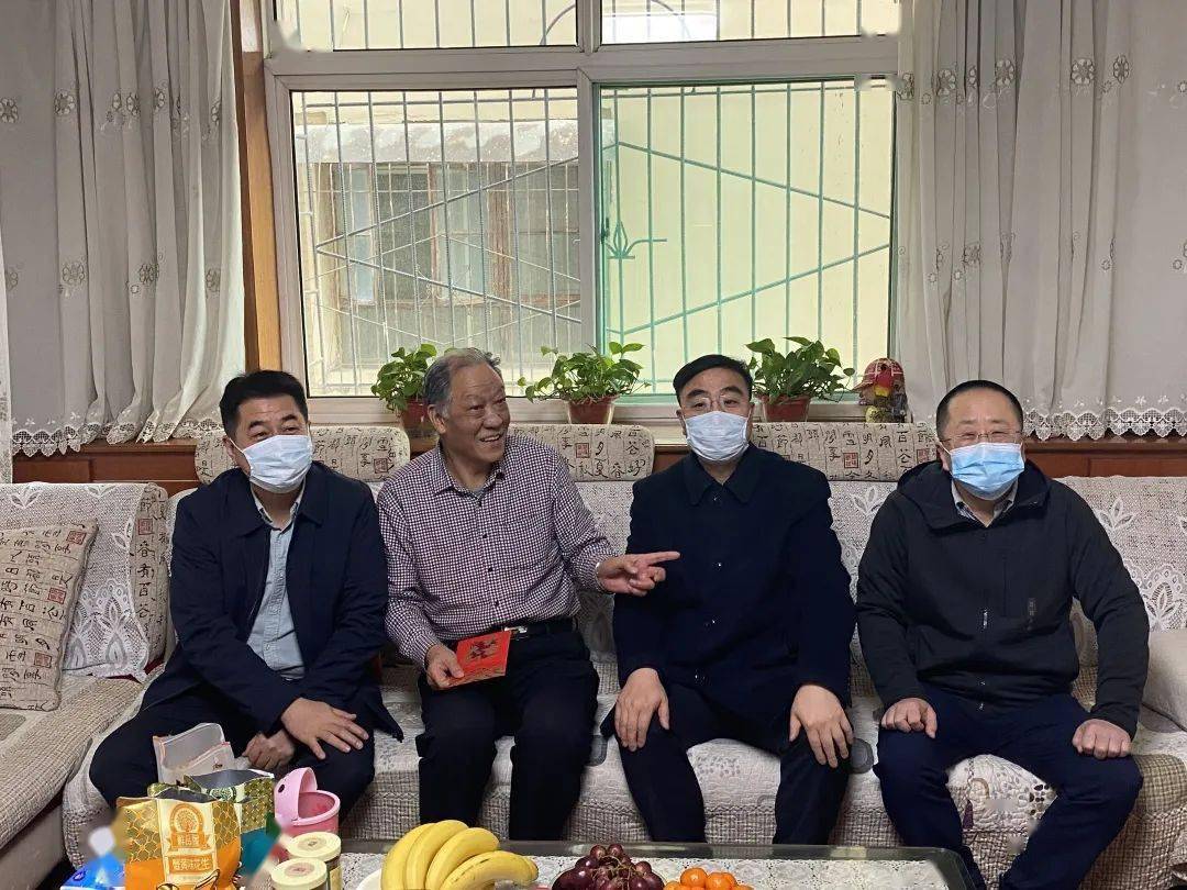 王震,高建忠探望魏中海教授李廷荃,郝旭亮探望全国名中医贾六金李廷荃