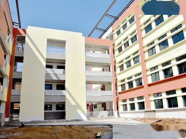 邹云坤到靖安中学检查新建项目进展情况