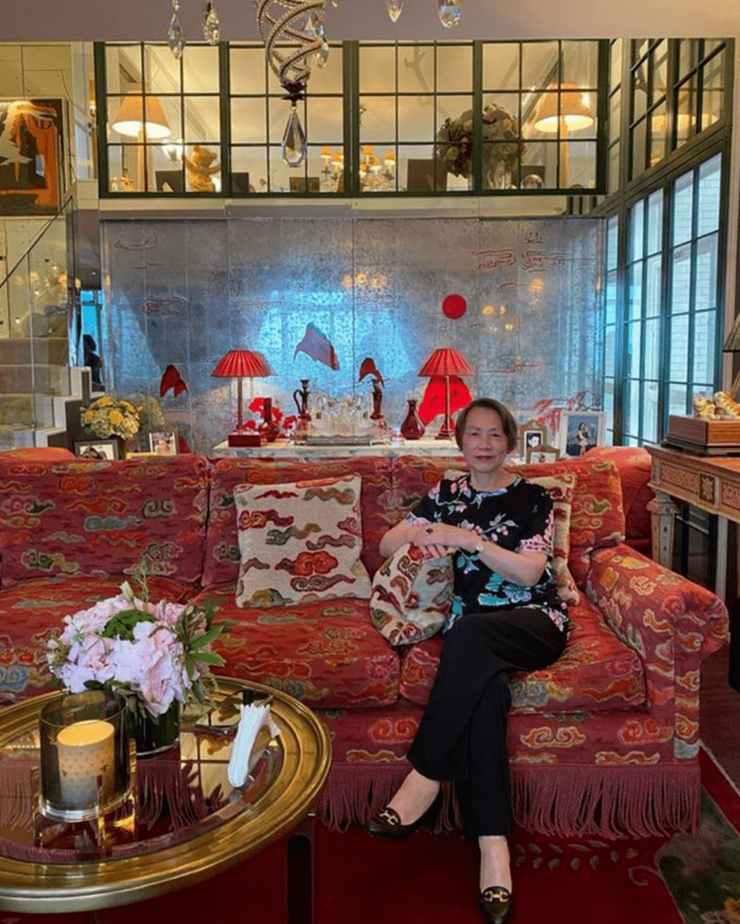 刘嘉玲晒新花瓶估价半亿上海豪宅满是名画古董