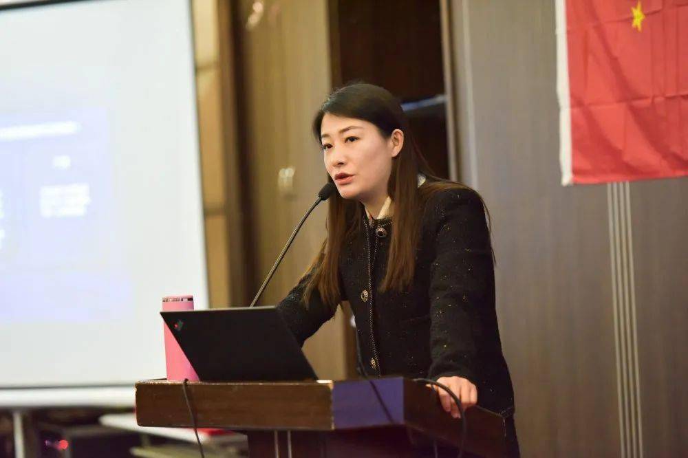 王雪芬总经理发言榜样激发斗志,奋斗始得玉成.