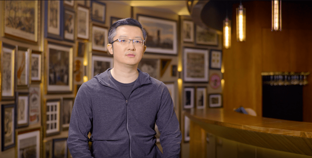 游族网络代理董事长许彬发表演讲,许彬表示:11年历史的游族,沉淀下来