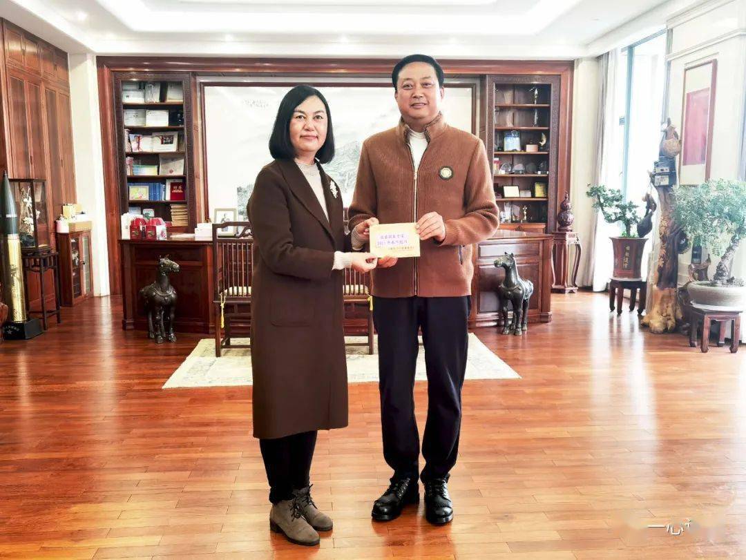 头条云南省卫健委领导昨天慰问省委联系专家阮鸿献