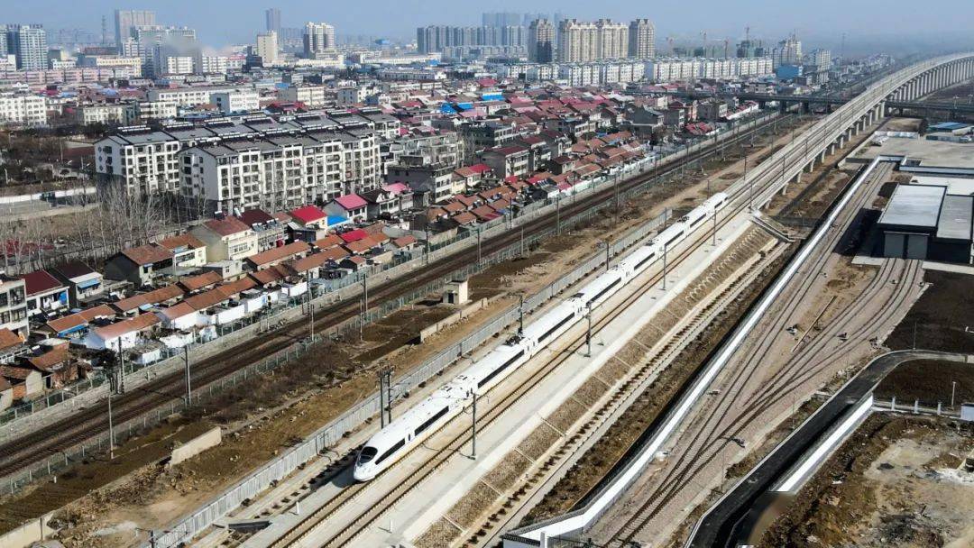 徐连高铁今天通车花果山牵手火焰山