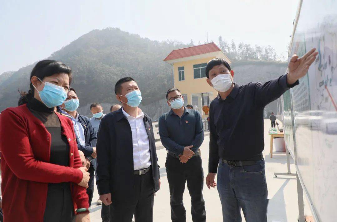 县委主要领导开展生态保护专题调研和巡河工作_潘全胜