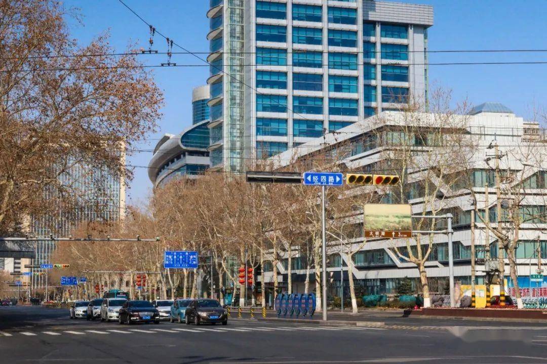 大街上99大明湖东南门门口99经十路99泉城路99山东新闻大厦