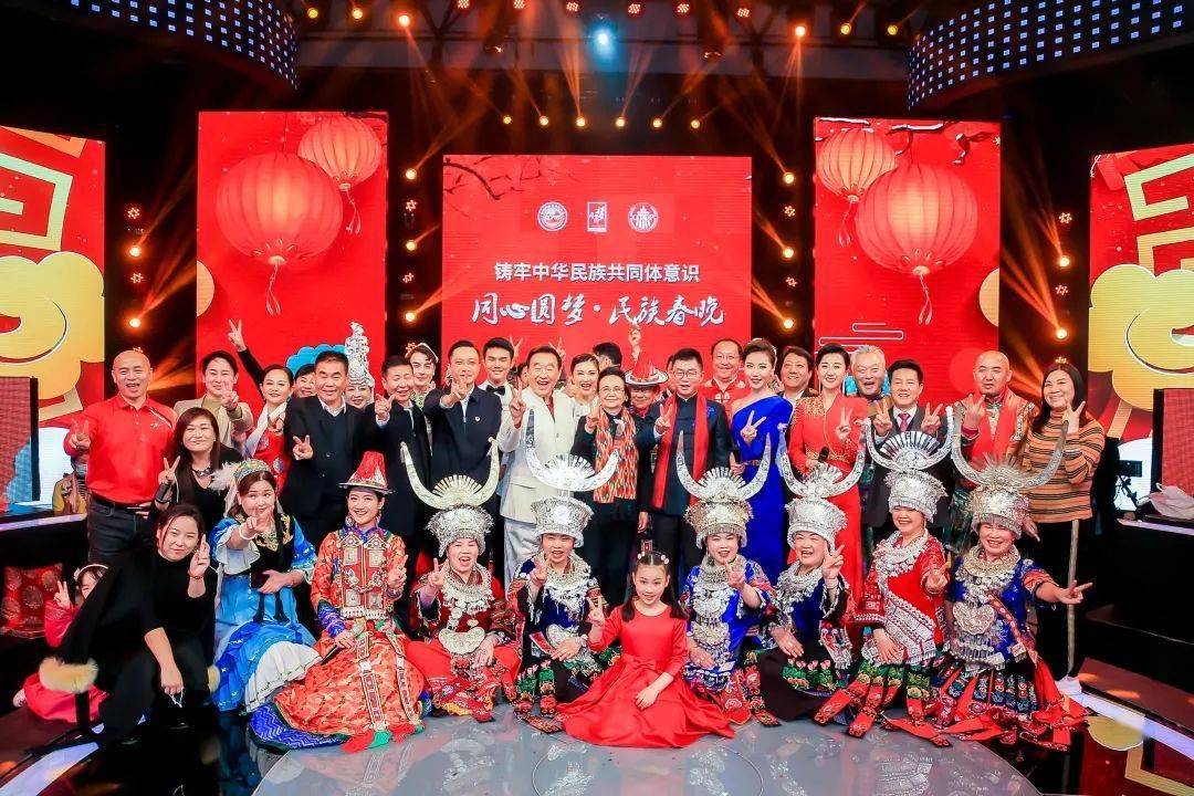 民族春晚铸牢中华民族共同体意识苗族歌手们在现场