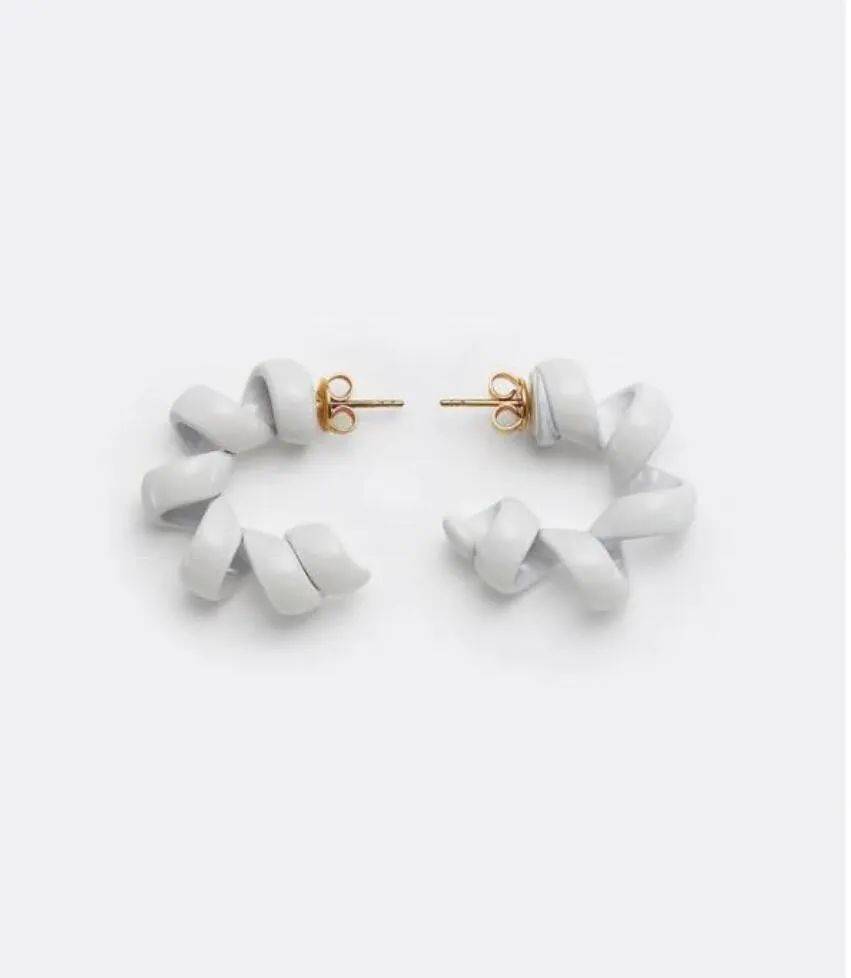 图集赤裸裸的智商税电话线做的项链上万元