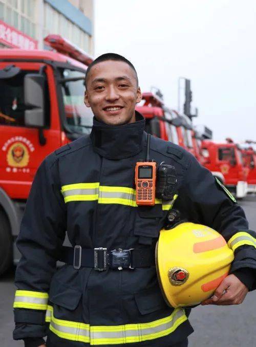 预备消防士岗志辉郭兵兵预备消防士郭兵兵尼马吉村预备消防士尼马吉村