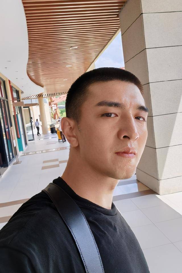 金瀚承认与张芷溪恋情,坦言没有偶像包袱,爷们表现引网友好评