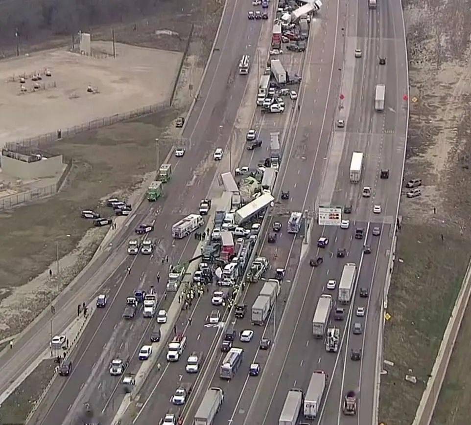美国高速发生重大交通事故 133辆车连环相撞 6人死亡 65人伤 现场图 车祸