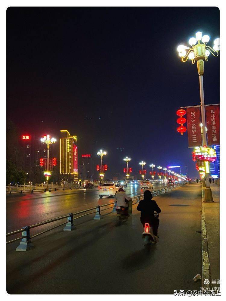 汉中桥北广场夜景年味浓