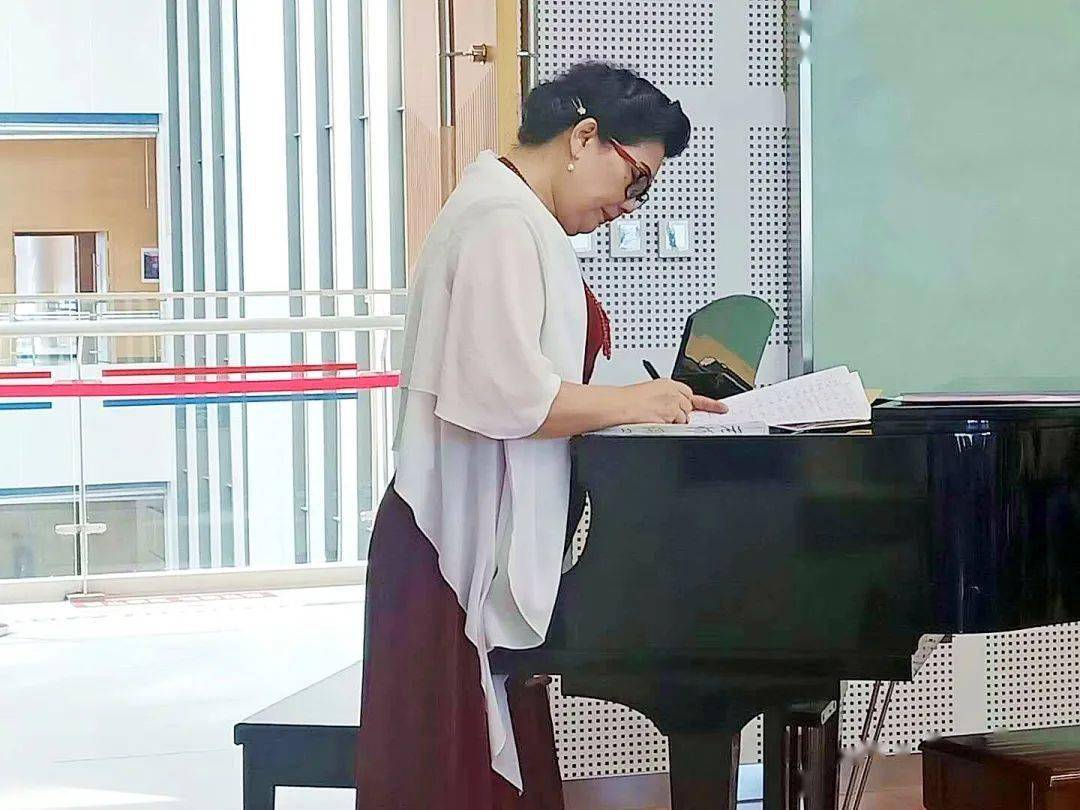 特别推荐蒋梅英声绘大漠伟业音颂雄心春华