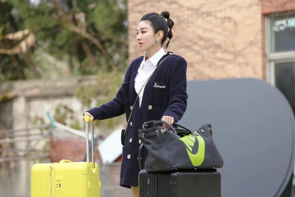 易烊千玺爸爸是谁 29294b27ffe84949ad9921ed1509b487.jpeg