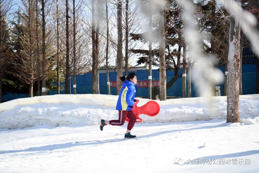 孩子们滑雪真牛!劳动公园冰雪乐园