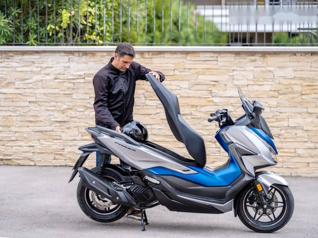 honda新一代旗舰级踏板forza125