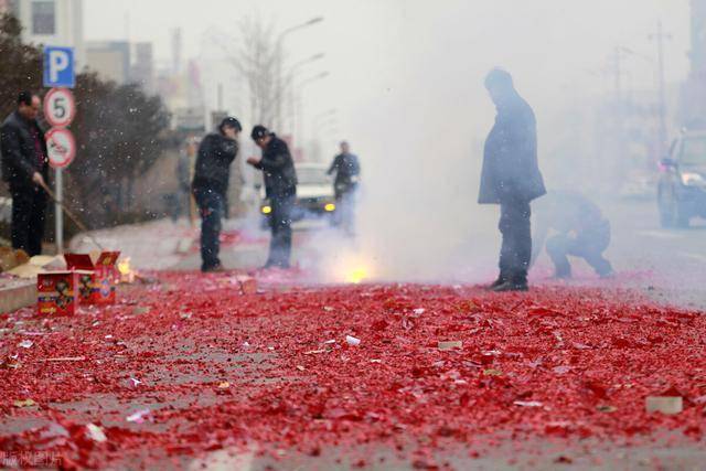 Bildergebnis für 和讯网: 这个春节,他们因违规燃放、销售烟花爆竹被罚,个人征信将受影响