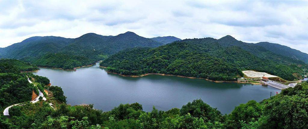 白雲區: | 帽峰山,豐華園,廣州翼·空港文旅小鎮