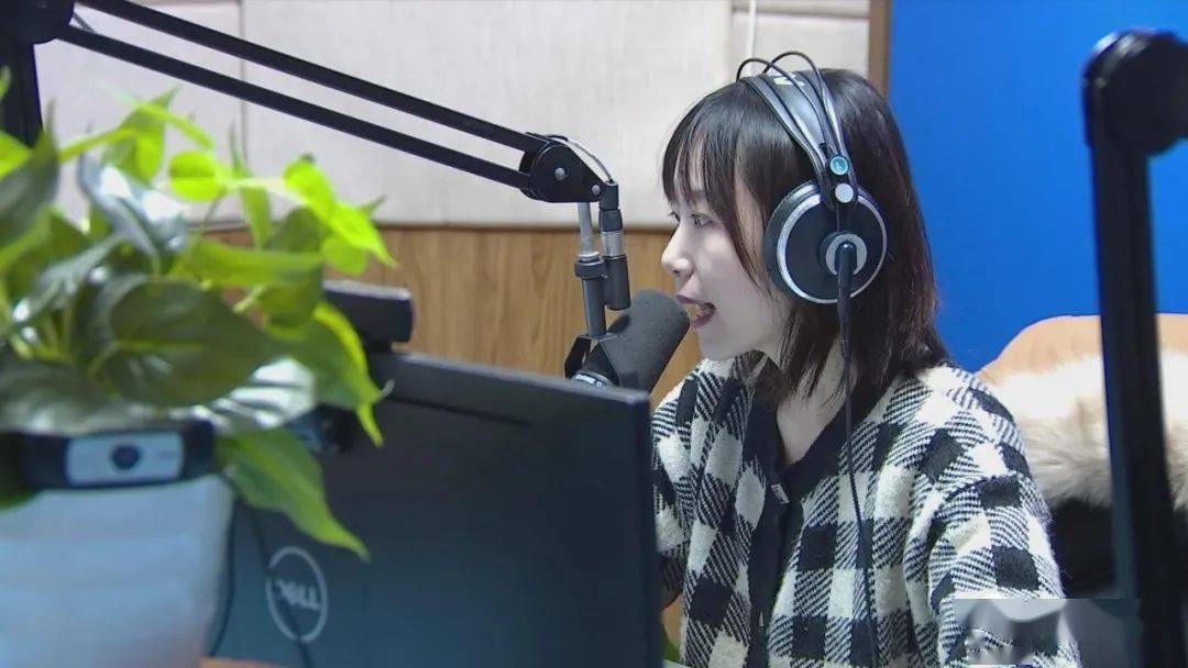 日照综合广播主持人 兰莹: 我们fm95日照综合广播在新春佳节期间也是