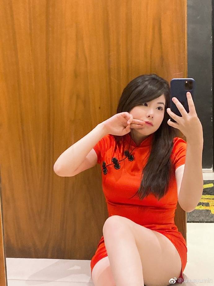 这该死的肥美电竞女神mayumi红色旗袍装送新年祝福