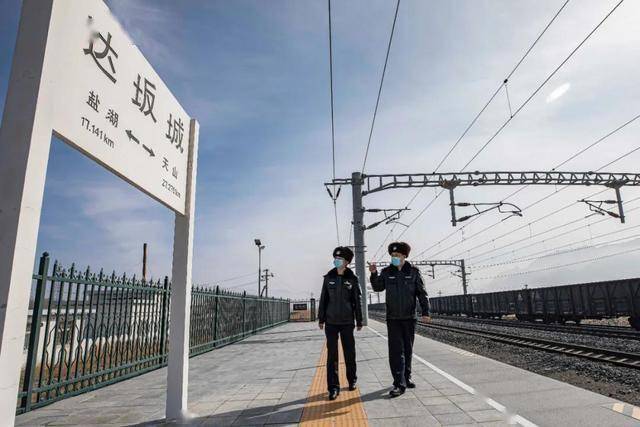 大型系列融媒直播活动来到了这座小车站——铁路新疆乌鲁木齐达坂城站